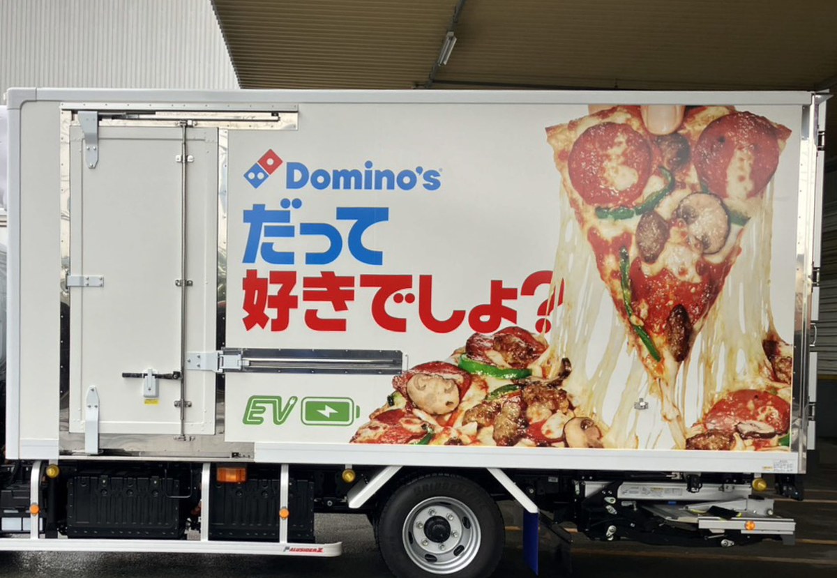 トラックの車輌マーキング施工例