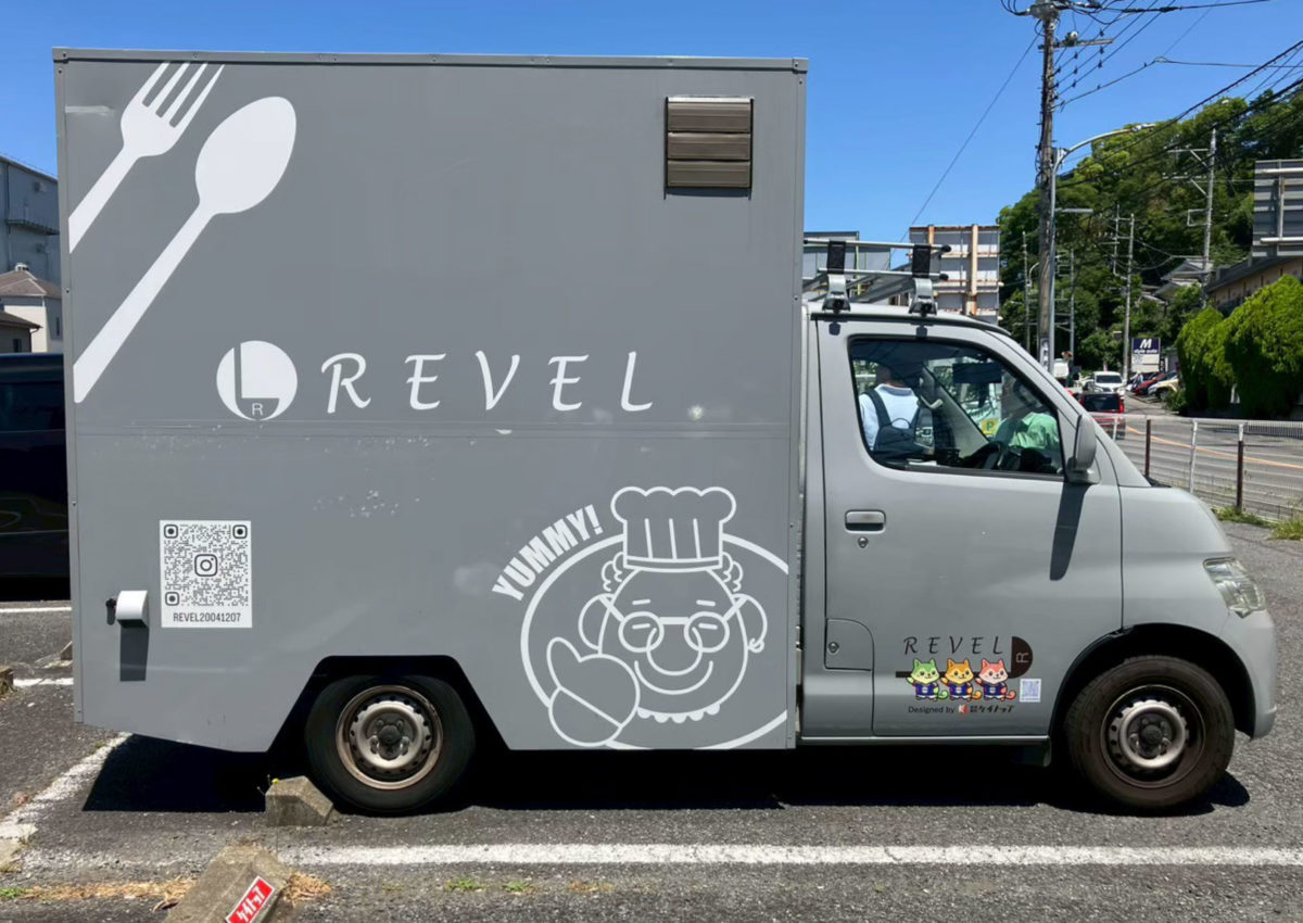 キッチンカーのマーキング施工例